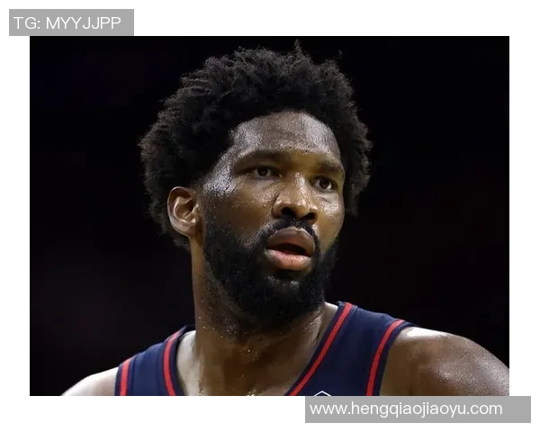 恩比德与球迷之间的对抗与理解：篮球场上的情感交锋与互动