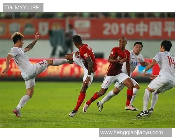 2017年上港与恒大巅峰对决回顾:激情四溢的中超经典之战 2017年上港与恒大巅峰对决回顾:激情四溢的中超经典之战